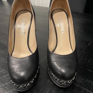 Chanel Interlocking CC Logo Leather Pumps Size 37